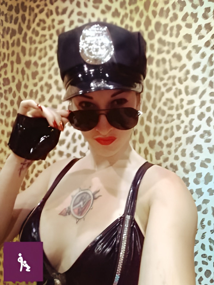 Софа привлекальеная девушка из Биробиджан цена от 2500 руб