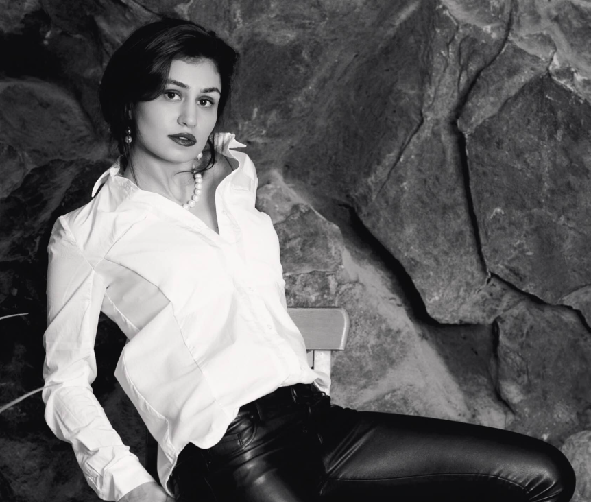 Оленька привлекальеная девушка из Биробиджан цена от 3500 руб