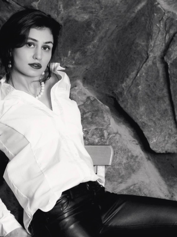 Оленька привлекательная девушка из Биробиджан цена от 3500 руб